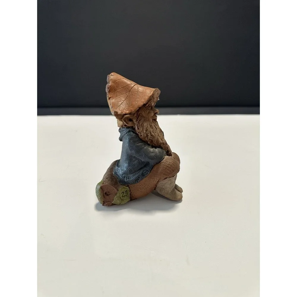 Corky Fantasy Gnome Figurine Sitting on‎ Log Leaf Hat 1990 #25 Tom Clark
